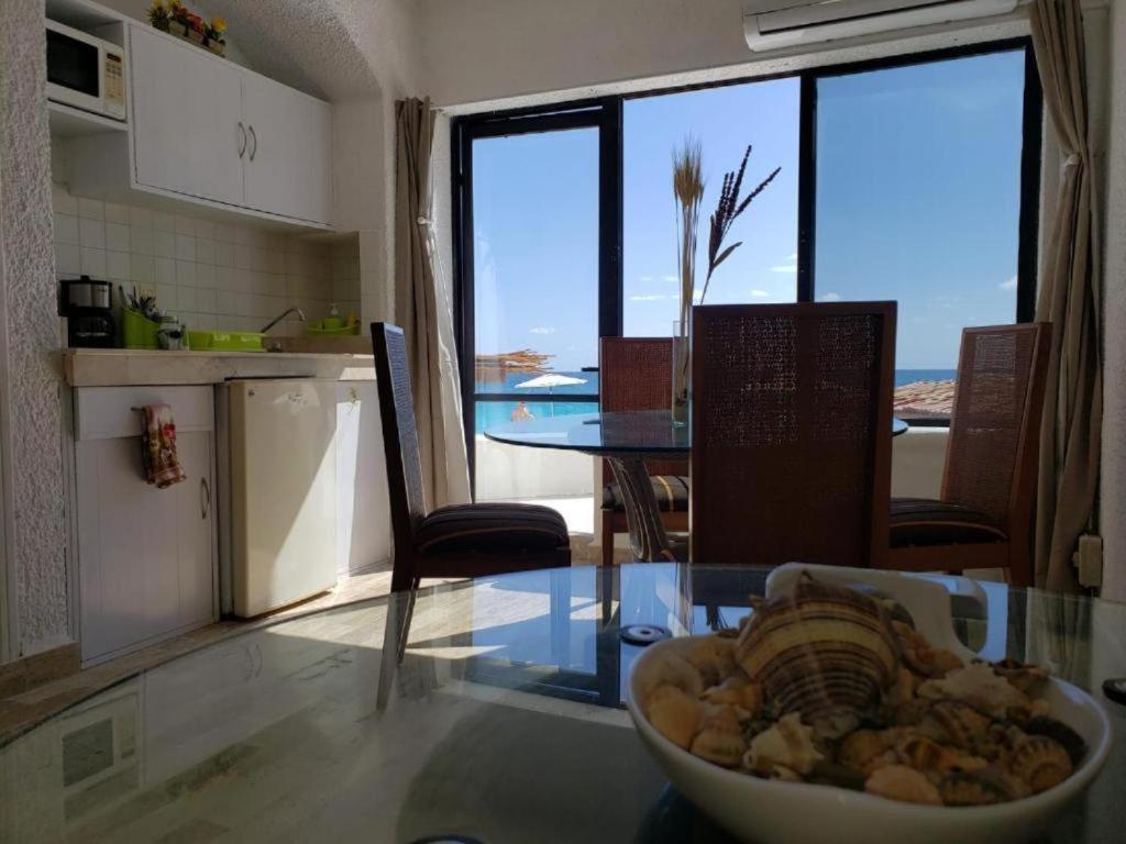Beachfront Studio With Ocean View Cancun Exterior photo